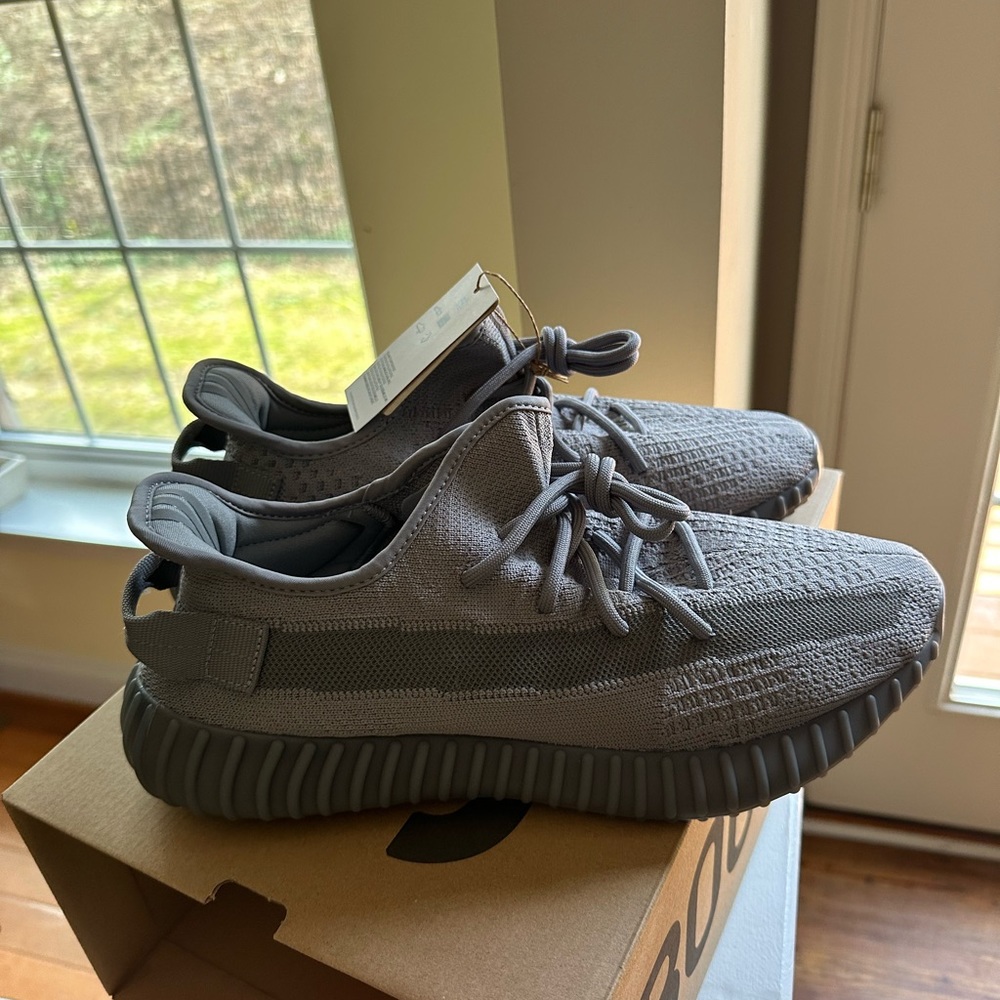 Yeezy Boost 350 V2 - Steel Grey. NEW WITH TAGS
